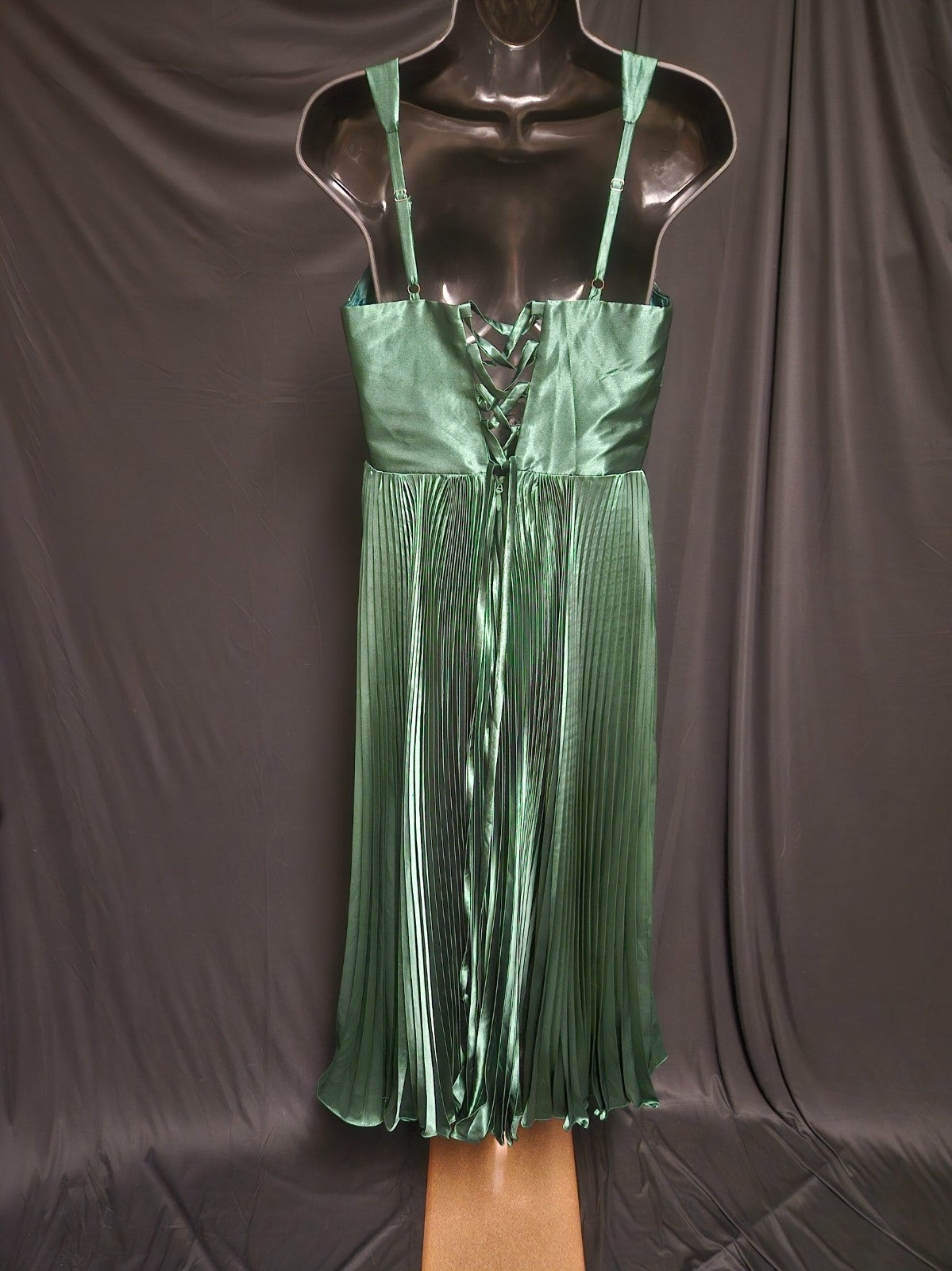 GORGEOUS  M 8/10 GREEN SATIN PLEATED FORMAL MIDI GOWN ZIPPER BACK PROM/WEDDING