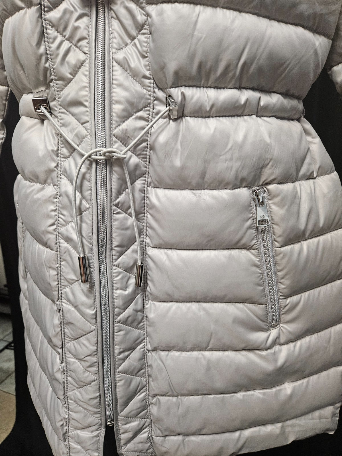 KENNETH COLE SILVER QUILTED ANORAK JACKET SIZE M DRAWSTRING WAIST NWT