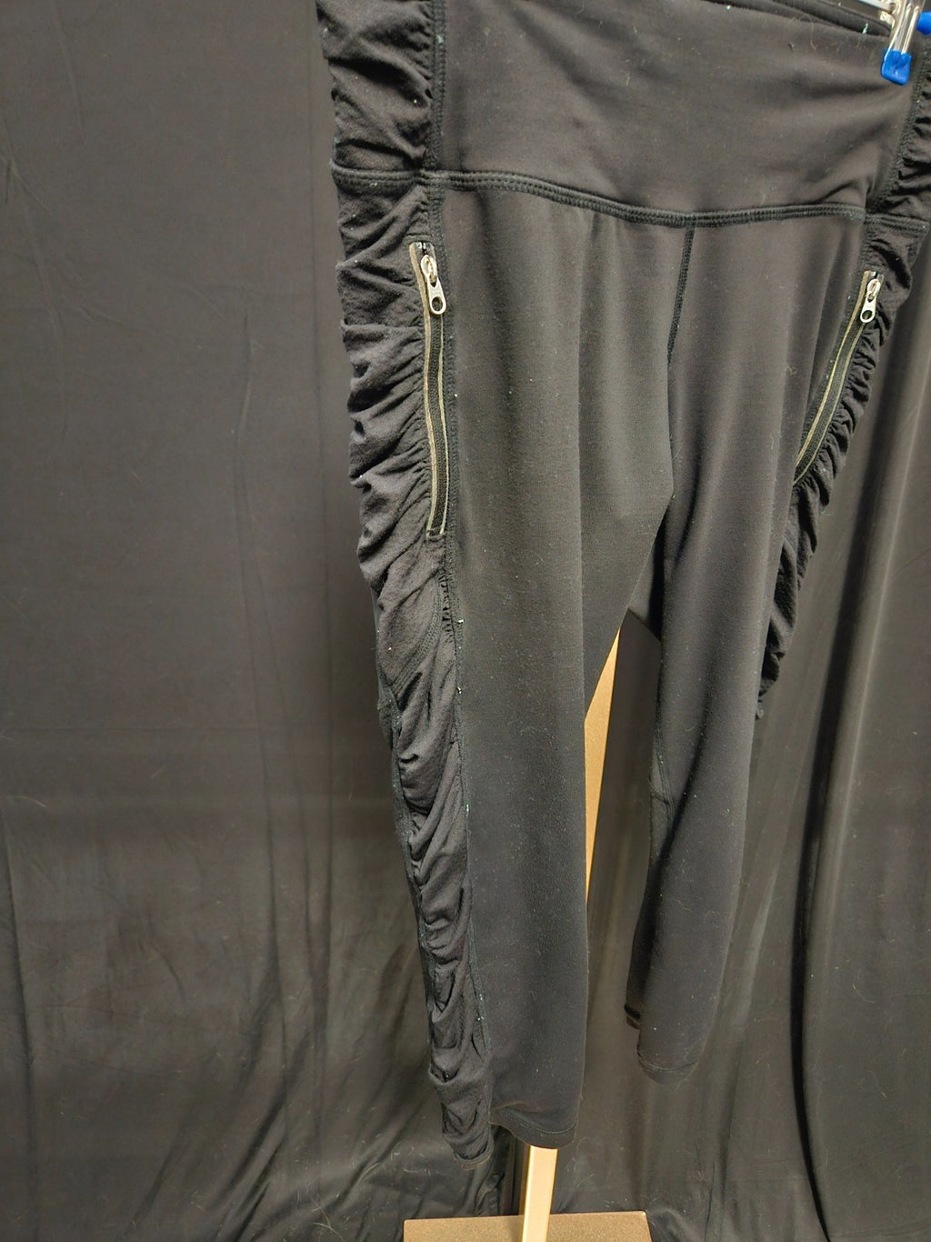 LULULEMON SIZE 6 WUNDER UNDER RUFFLE CROP LEGGINGS ZIPPER POCKET BLACK