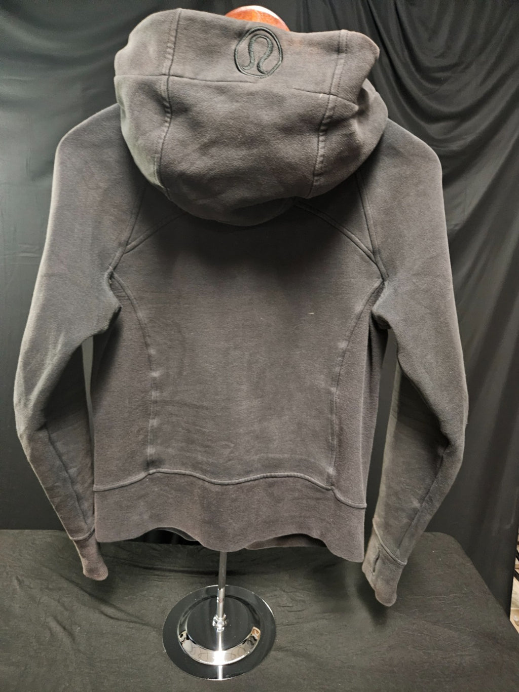 LULULEMON SIZE 6 BLACK SCUBA ZIP UP JACKET SOME FADING