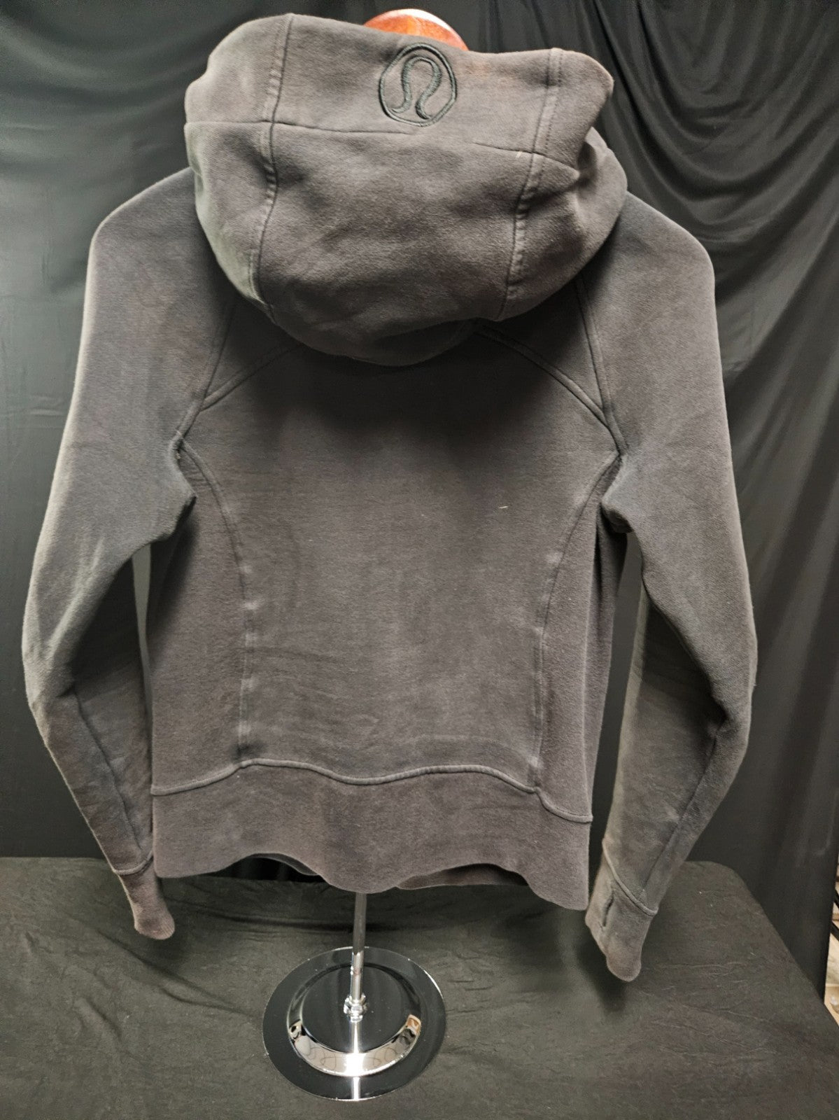 LULULEMON SIZE 6 BLACK SCUBA ZIP UP JACKET SOME FADING