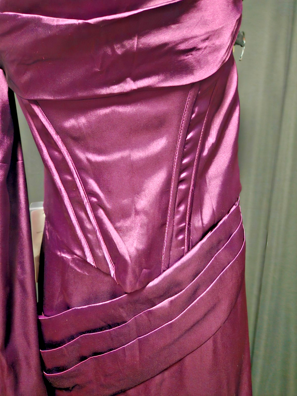 PURPLE/WINE SATIN STRAPLESS PROM/FORMAL GOWN W/SCARF SIZE 8/10 BONING NWT