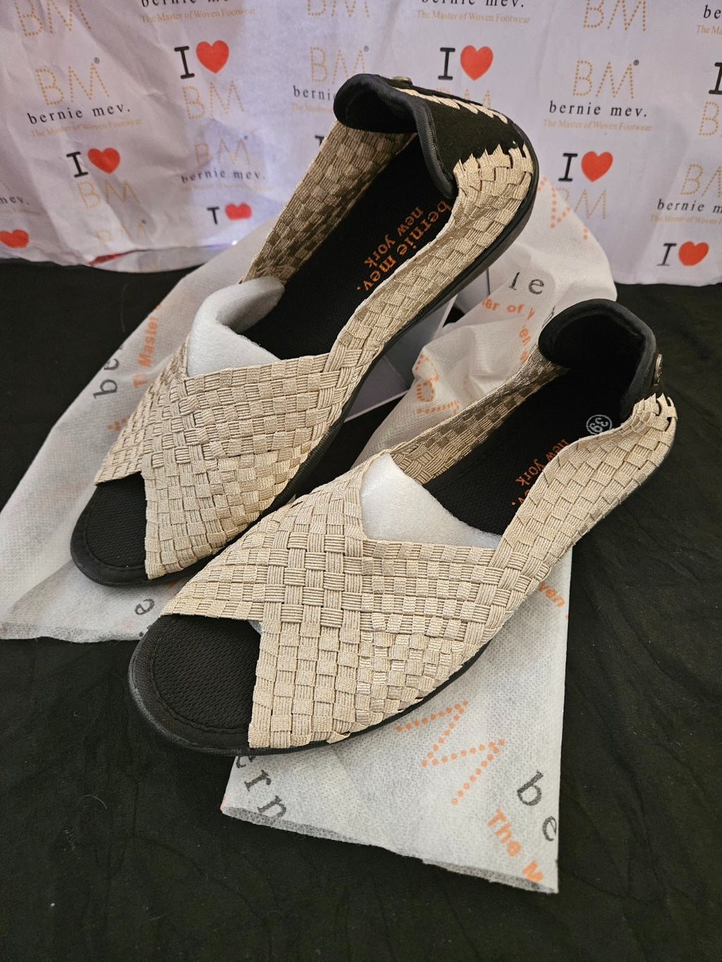 WOMEN'S SHOES SZ 8 BERNIE MEV GOLD/BLACK SLIP ON SANDAL NWT