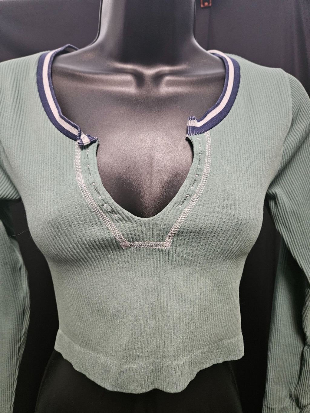 URBAN OUTFITTERS OUT FROM UNDER RIBBED CROP HENLEY GREEN SZ MED