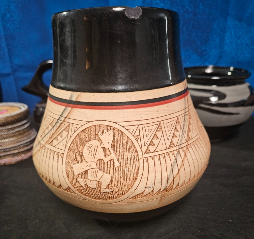 HANDMADE NATIVE AMERICAN MTICHELL BLACKHORSE DINEAH ETCHED POTTERY SMALL BLEMISH
