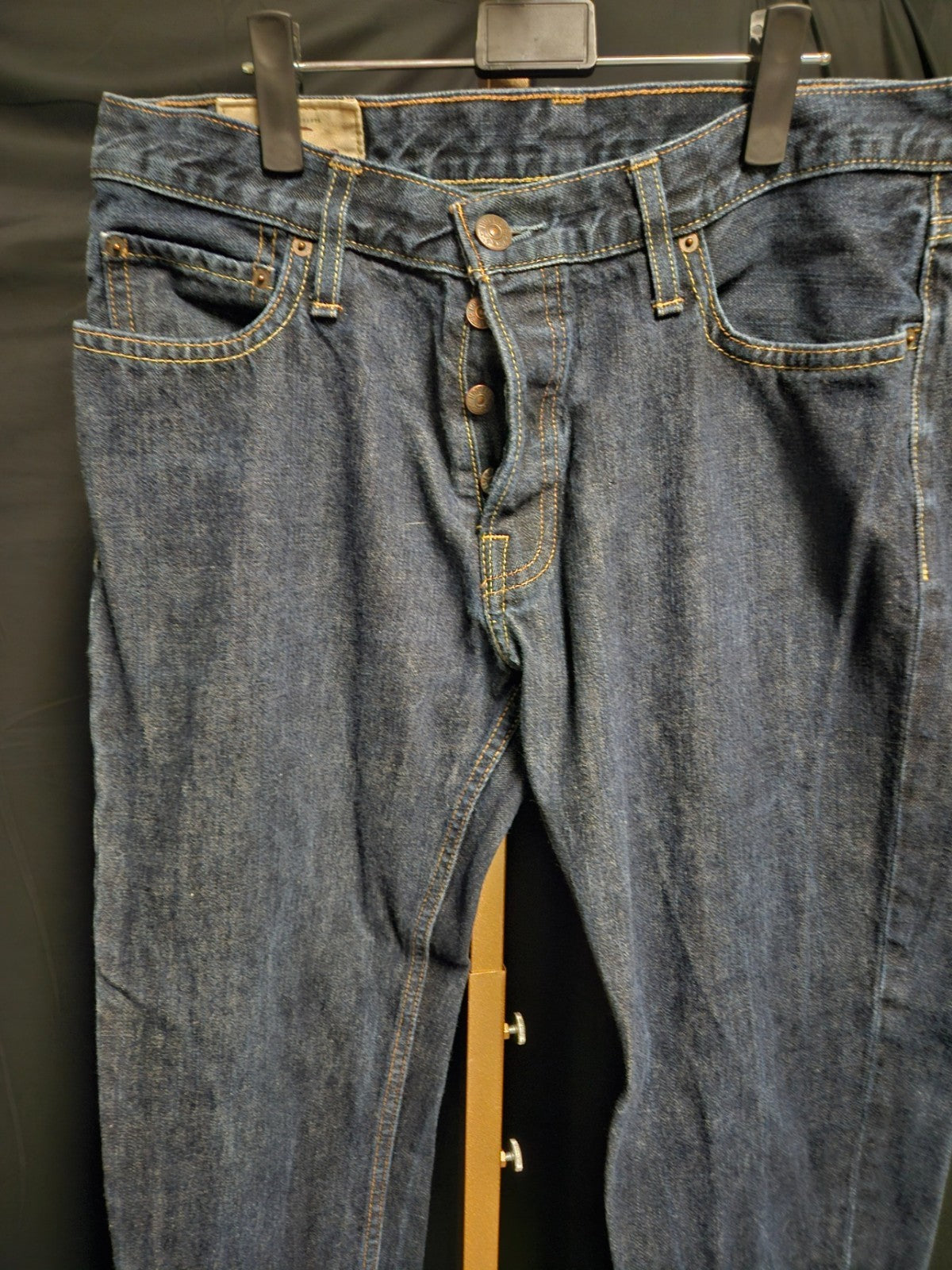 MEN'S SIZE 34X34 HOLLISTER BUTTON FLY JEANS IN EXCELLENT CONDITION
