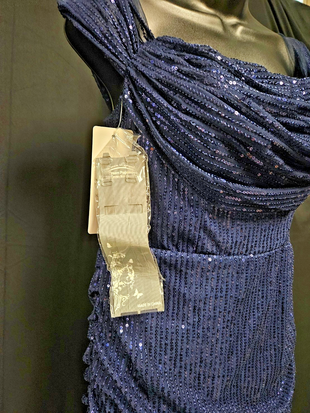 NAVY SEQUINE SIZE 8/10 M ON/OFF SHOULDER SHORT FORMAL/COCKTAIL/PROM DRESS