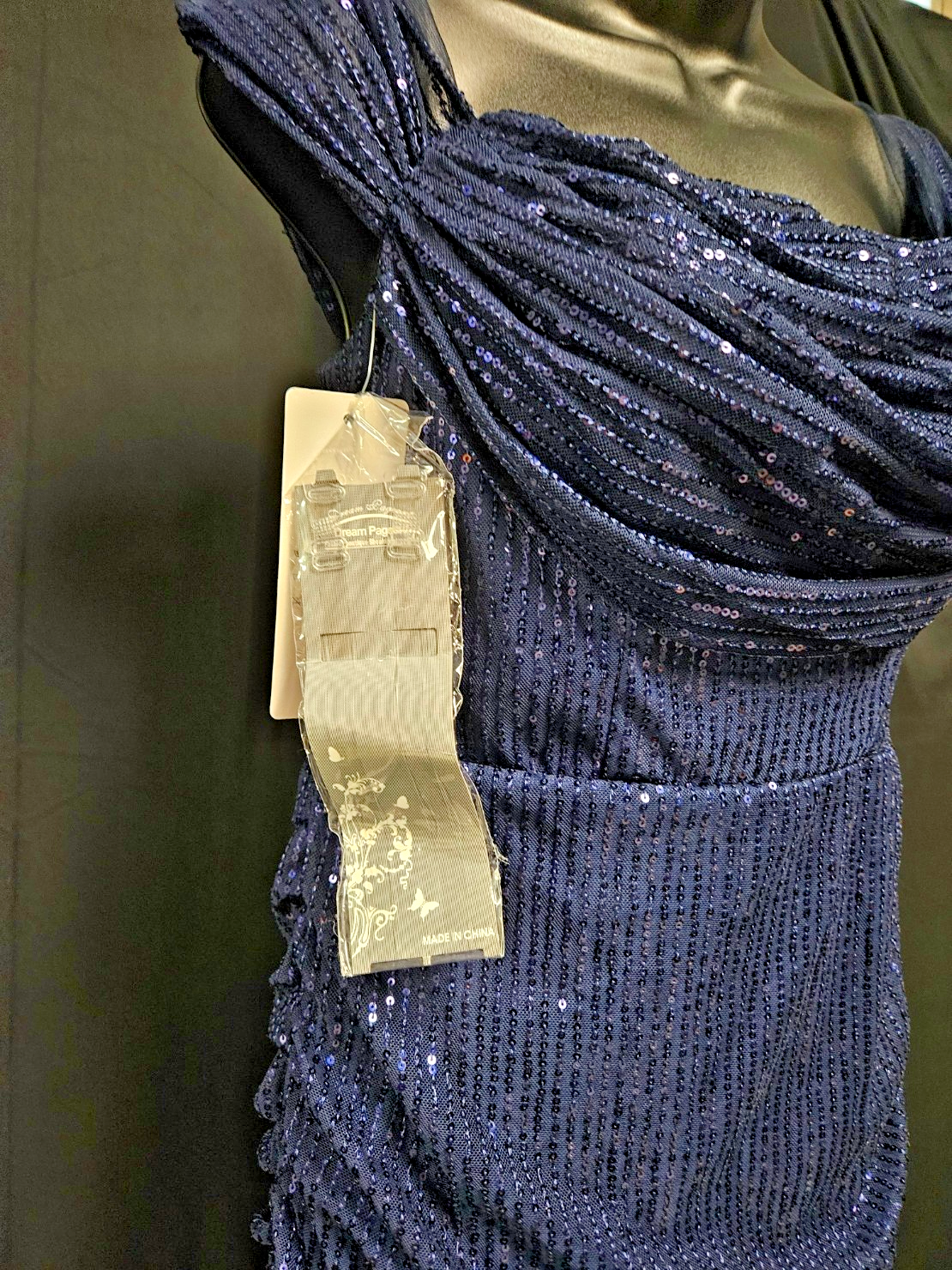NAVY SEQUINE SIZE 8/10 M ON/OFF SHOULDER SHORT FORMAL/COCKTAIL/PROM DRESS