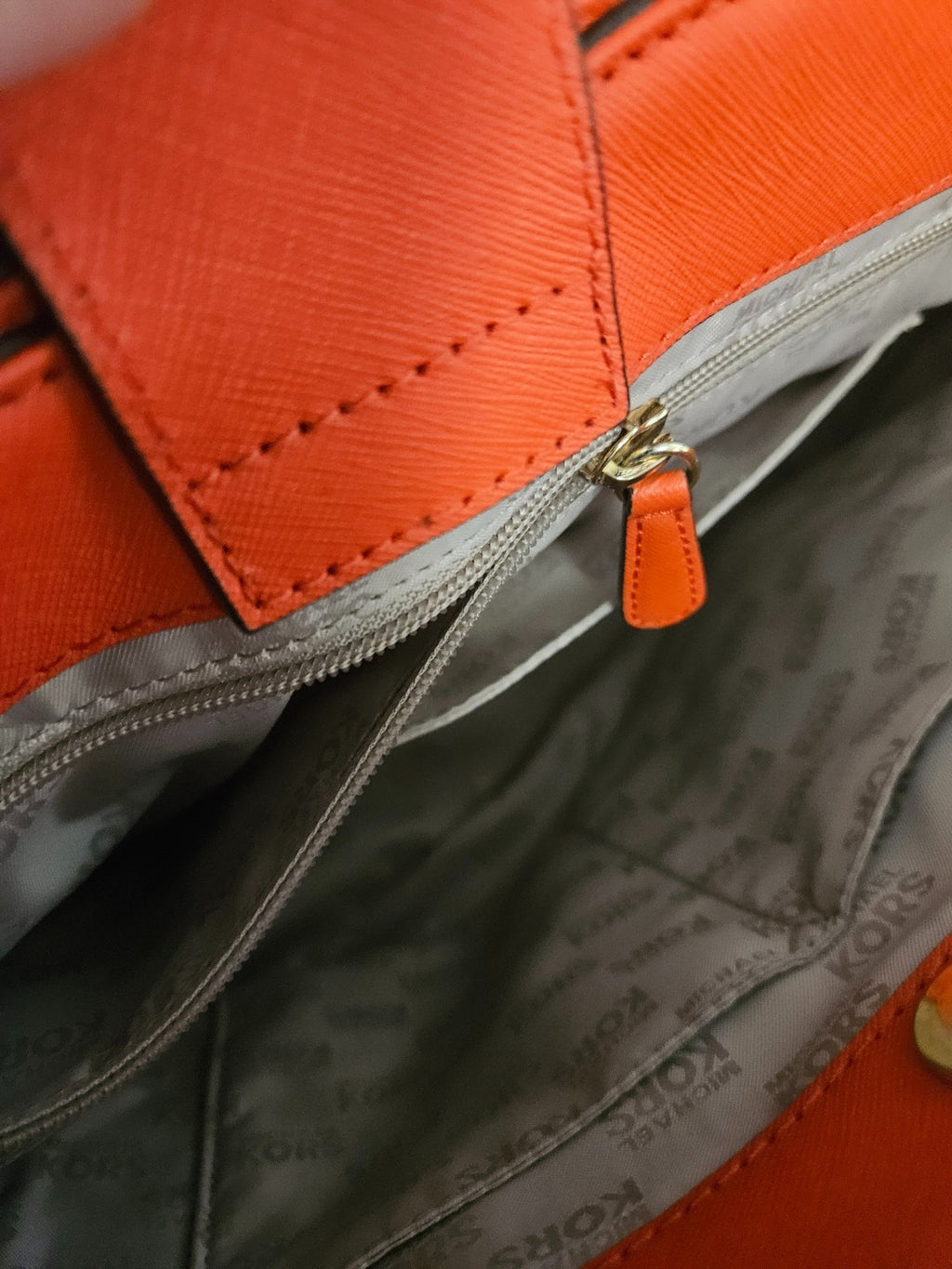 MICHAEL KORS KELLEN SAFFIANO LEATHER SATCHEL ORANGE IN EXCELLENT CONDITION