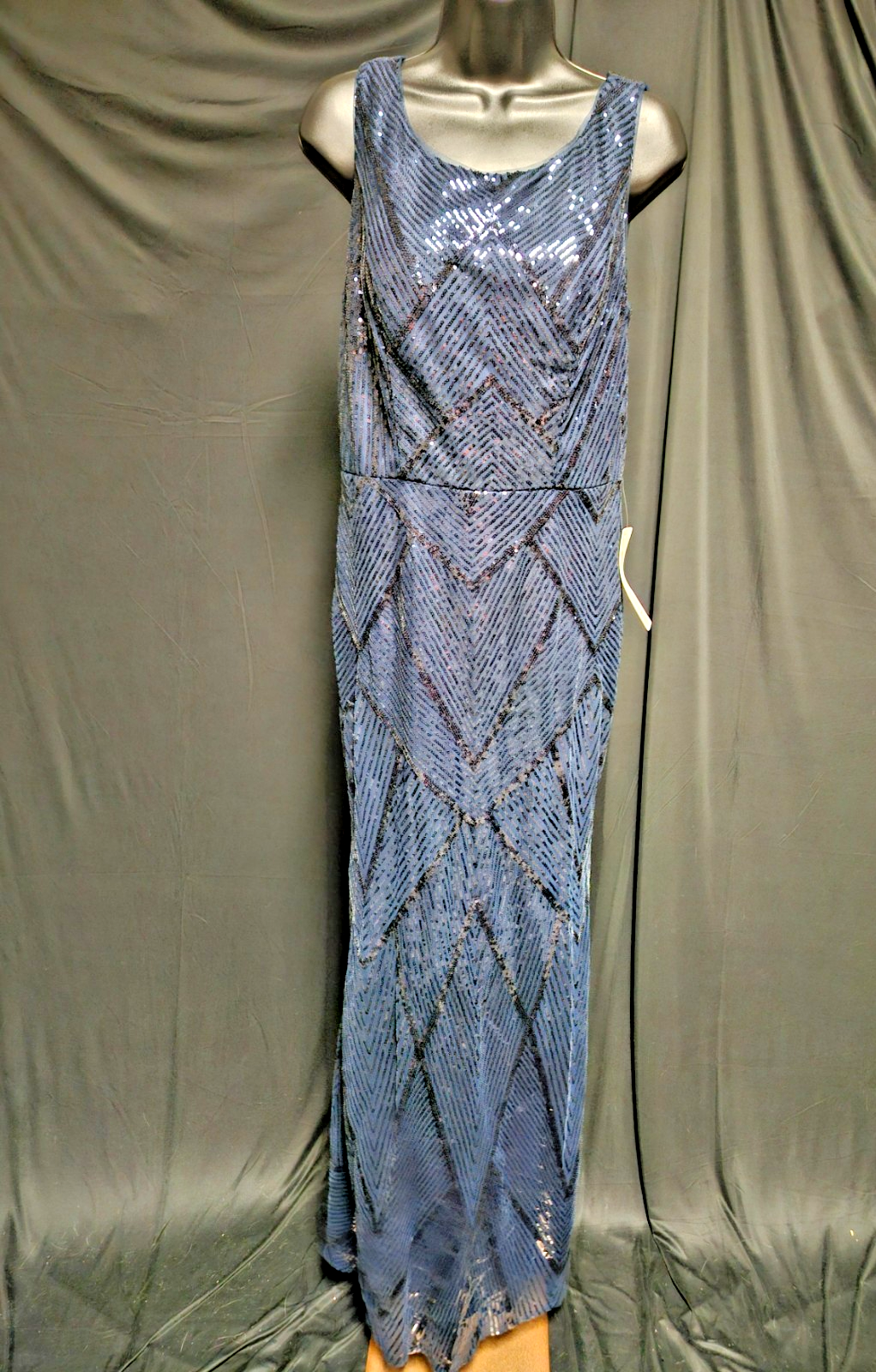 GORGEOUS SIZE 10/12 NAVY SEQUINE SLEEVELESS FLOOR LENGTH GOWN PROM/WEDDING NWT