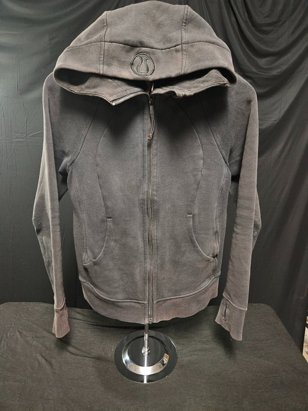 LULULEMON SIZE 6 BLACK SCUBA ZIP UP JACKET SOME FADING