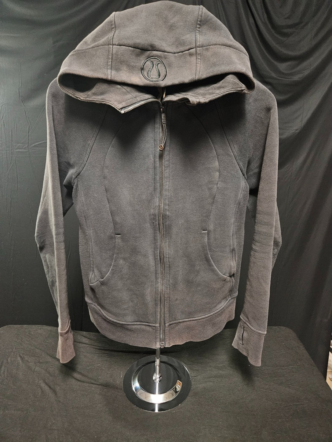 LULULEMON SIZE 6 BLACK SCUBA ZIP UP JACKET SOME FADING