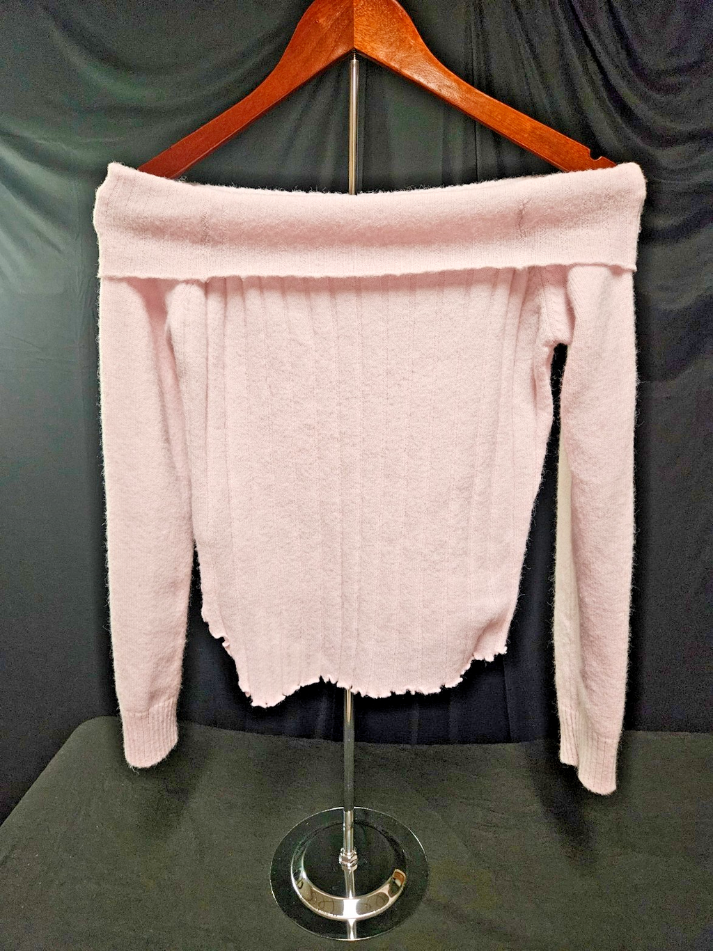 ABSOLUTELY ADORABLE! WOMEN'S SIZE XS EDIKTED PINK OFF THE SHOULDER SWEATER