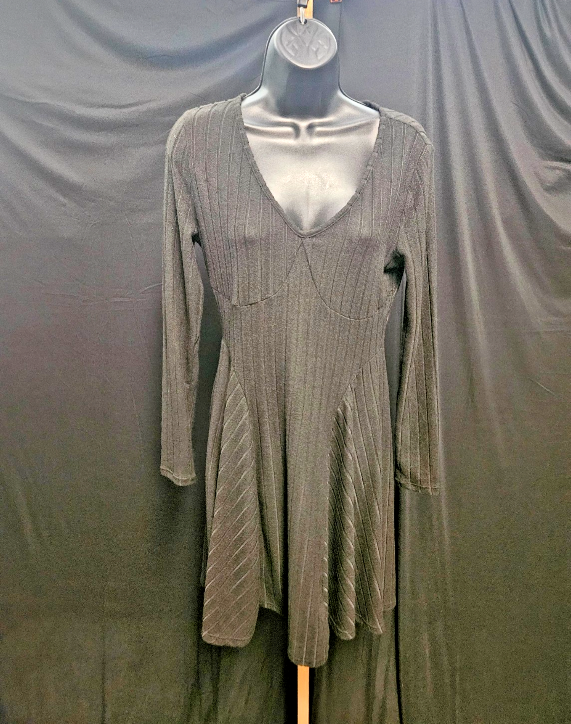 HALARA SIZE M BLACK LONG SLEEVE SWEATER DRESS NWT FALLS JUST ABOVE KNEE