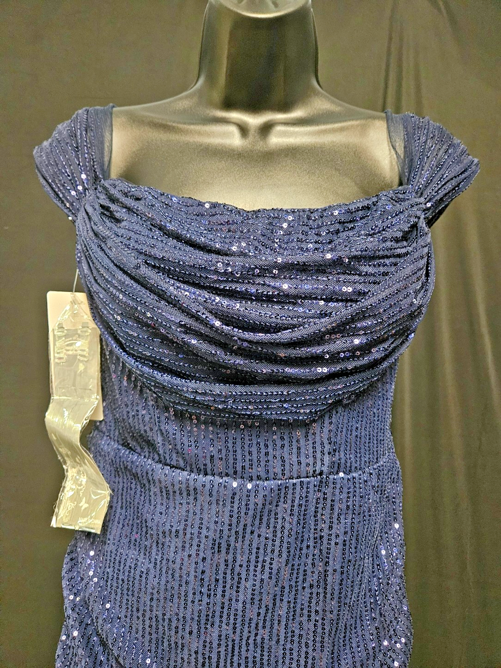 NAVY SEQUINE SIZE 8/10 M ON/OFF SHOULDER SHORT FORMAL/COCKTAIL/PROM DRESS