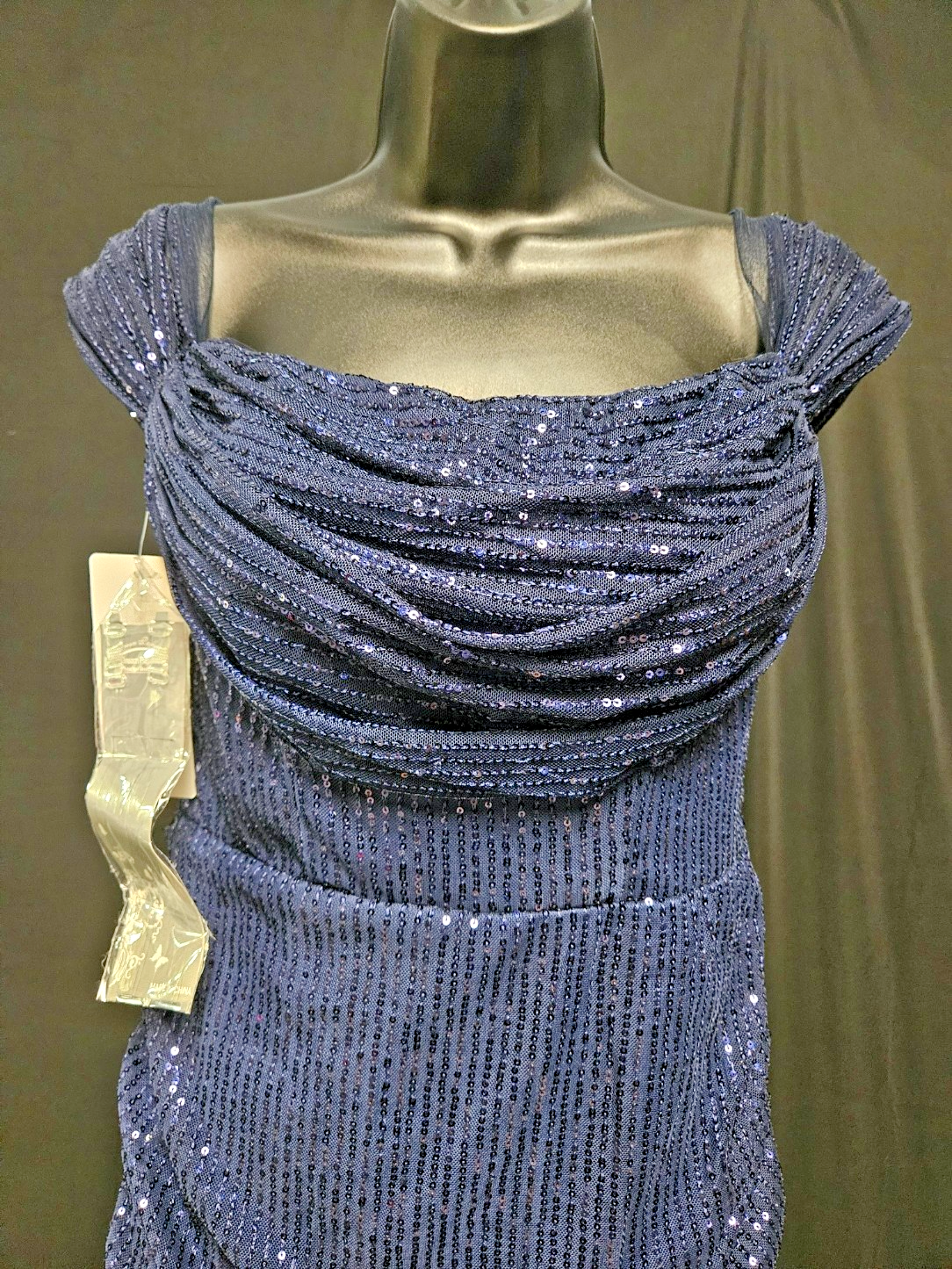 NAVY SEQUINE SIZE 8/10 M ON/OFF SHOULDER SHORT FORMAL/COCKTAIL/PROM DRESS