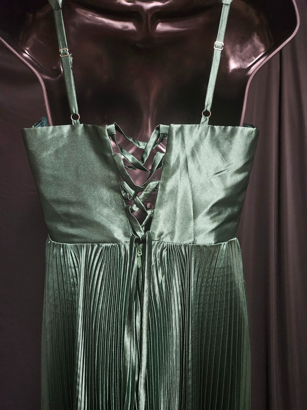 GORGEOUS  M 8/10 GREEN SATIN PLEATED FORMAL MIDI GOWN ZIPPER BACK PROM/WEDDING
