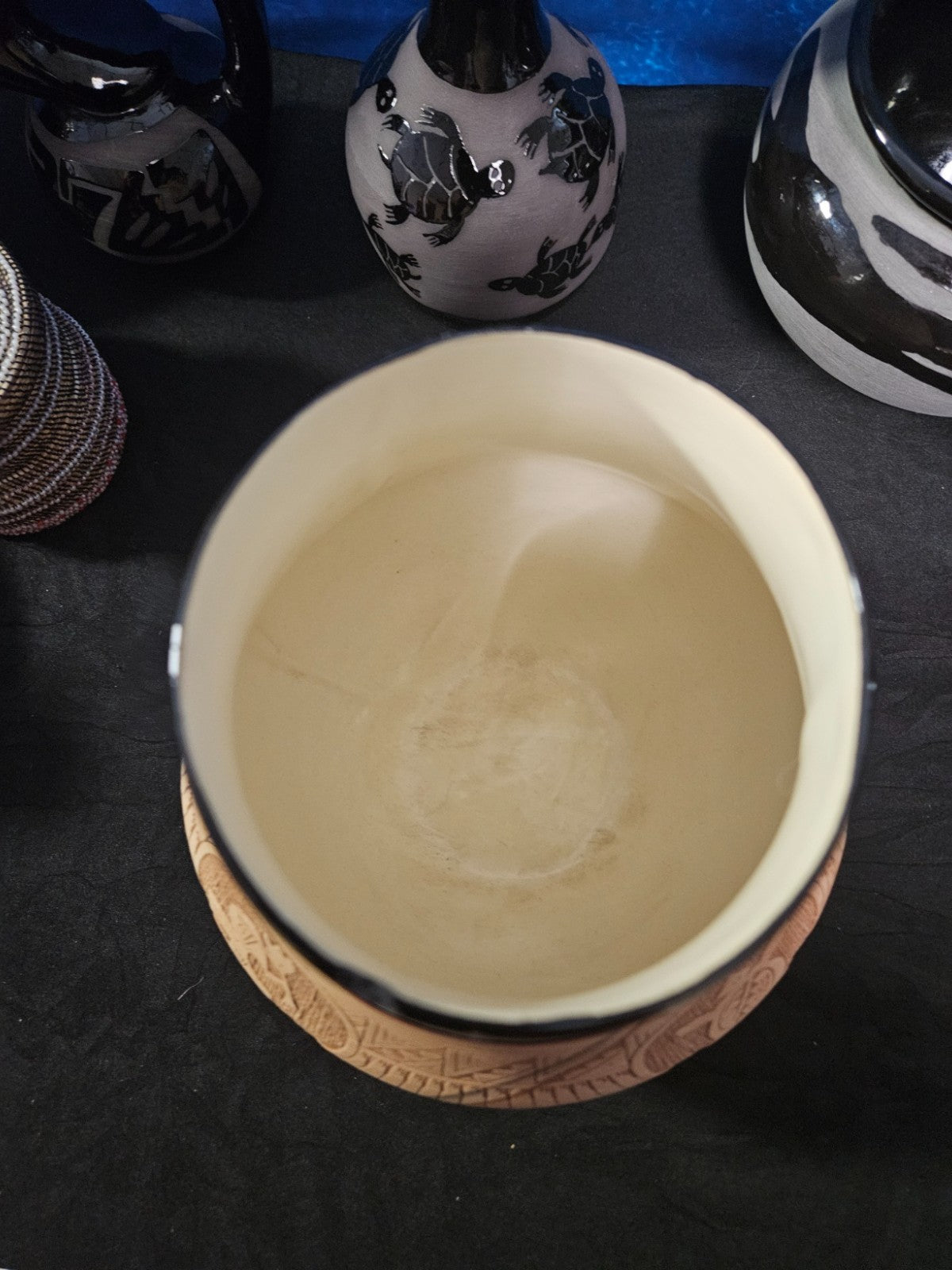 HANDMADE NATIVE AMERICAN MTICHELL BLACKHORSE DINEAH ETCHED POTTERY SMALL BLEMISH