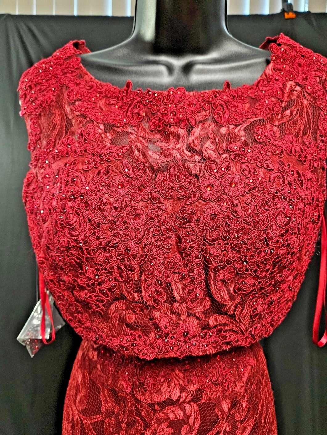 VINTAGE 2-PIECE CLARISSE SZ 10 FORMAL RED LACE/ SEQUINE MINI DRESS DISPLAY MODEL