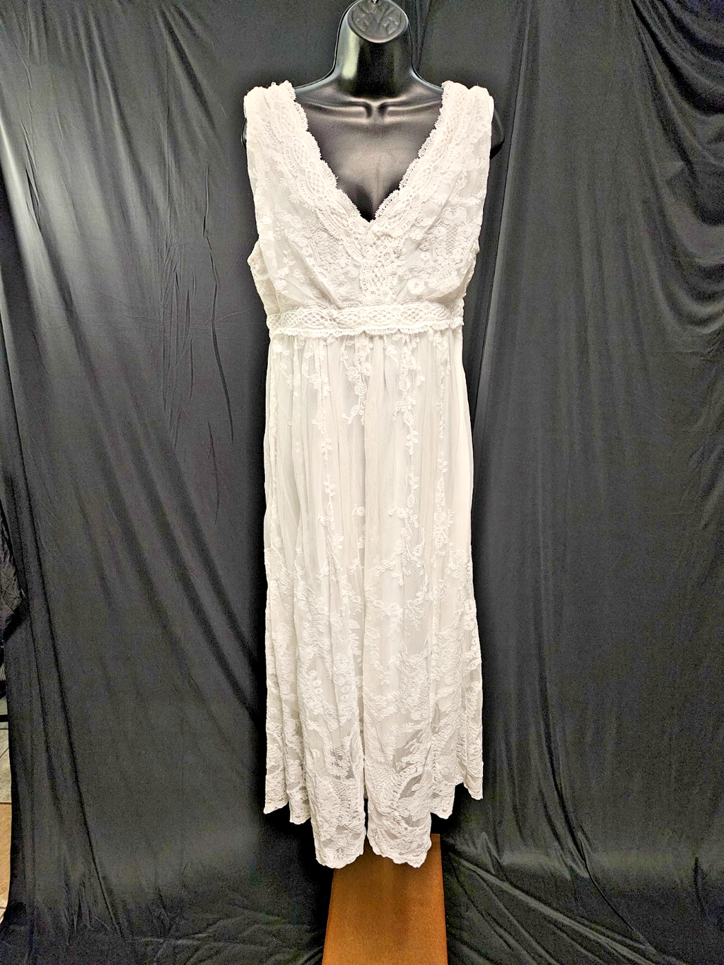 MISSLOOK MEDIUM WOMENS WHITE LACE & POLYESTER MIDI GOWN NWOT