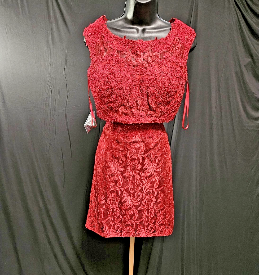 VINTAGE 2-PIECE CLARISSE SZ 10 FORMAL RED LACE/ SEQUINE MINI DRESS DISPLAY MODEL