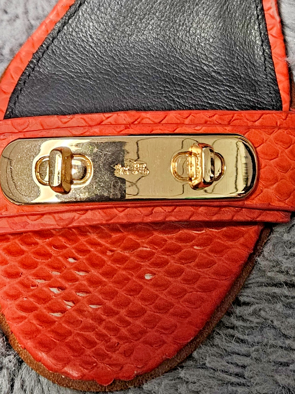 WOMEN S SIZE 9.5 RED SNAKESKIN COACH IIANA HEELS TURNLOCK HARDWARE USED