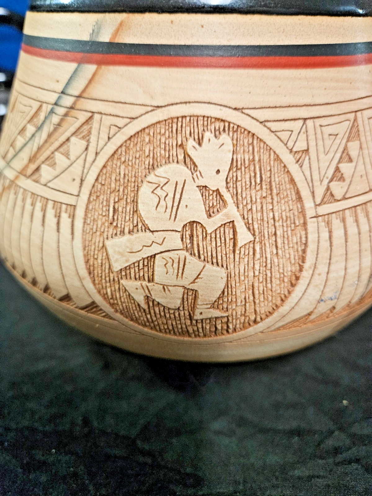 HANDMADE NATIVE AMERICAN MTICHELL BLACKHORSE DINEAH ETCHED POTTERY SMALL BLEMISH