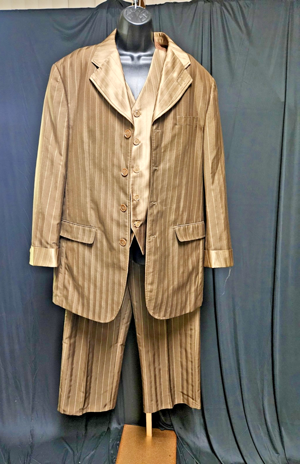 MEN'S FORTINO LANDI 3 PIECE PINSTRIPPED SUIT BEIGE/DK BROWN XL 42/32 USED