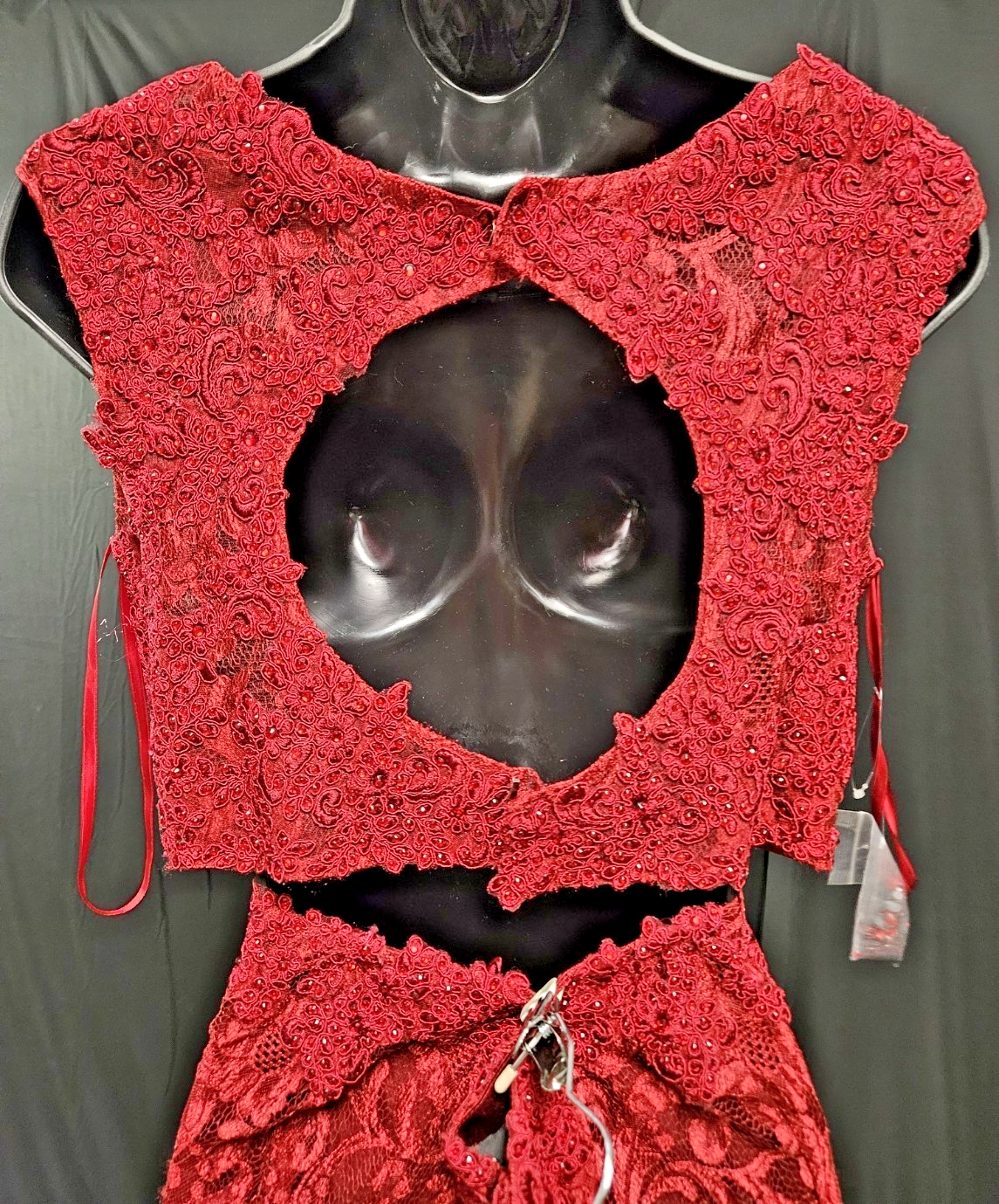 VINTAGE 2-PIECE CLARISSE SZ 10 FORMAL RED LACE/ SEQUINE MINI DRESS DISPLAY MODEL