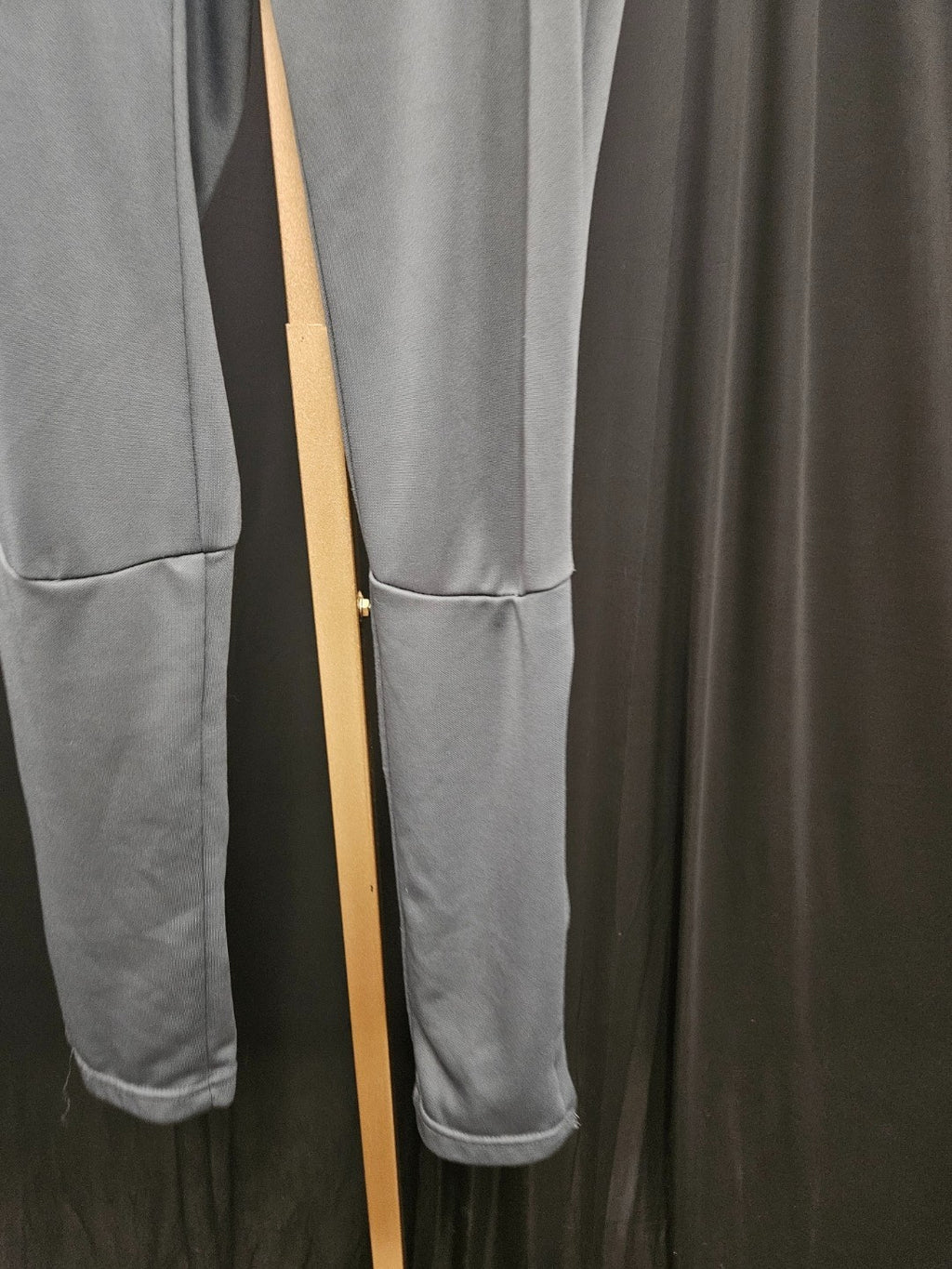 SOFFE SIZE SMALL WOMENS GRAY/PINK TRACK SUIT IN EXCELLENT CONDITION