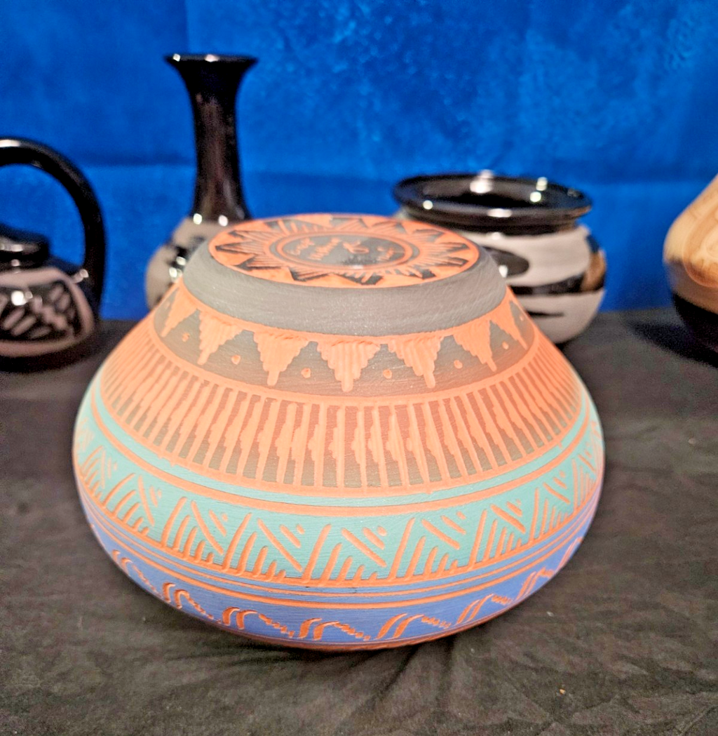 HANDMADE VINTAGE NATIVE AMERICAN ETCHED POTTERY BY ERNEST WATKININ JR NAVAJO