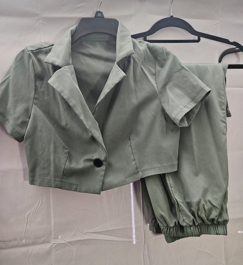 Women or Juniors  XS Shein Brand 2 piece Pant set with Crop Top