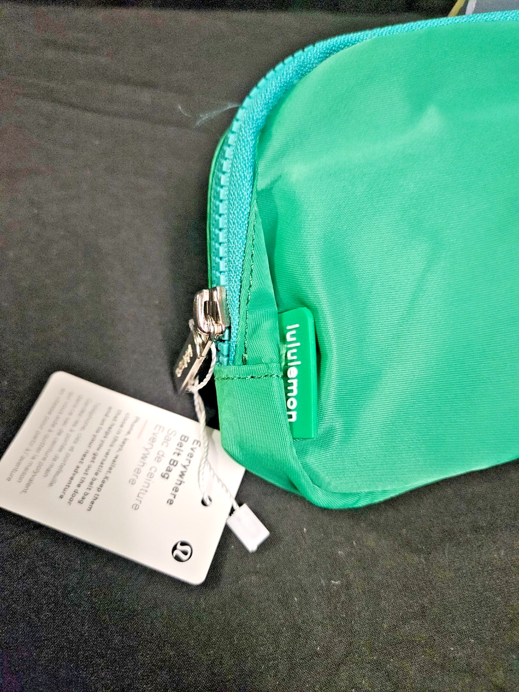 LULULEMON GRASS GREEN/ BLUE LINING & ZIPPER EVERYWHERE BELT BAG NWT