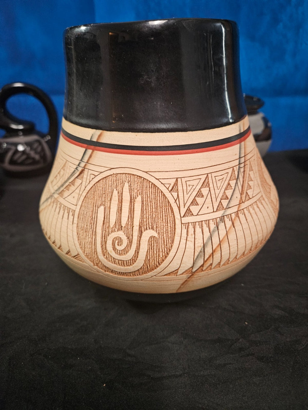 HANDMADE NATIVE AMERICAN MTICHELL BLACKHORSE DINEAH ETCHED POTTERY SMALL BLEMISH