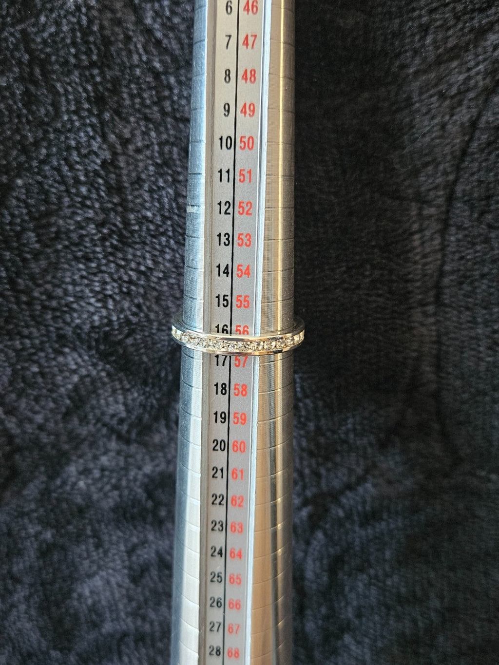 WOMEN'S CRYSTAL PURE SILVER OVER BRASS ETERNITY BAND SIZE 7 3/4