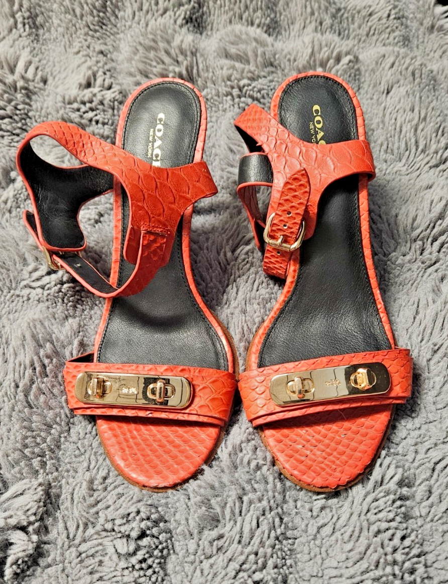 WOMEN S SIZE 9.5 RED SNAKESKIN COACH IIANA HEELS TURNLOCK HARDWARE USED