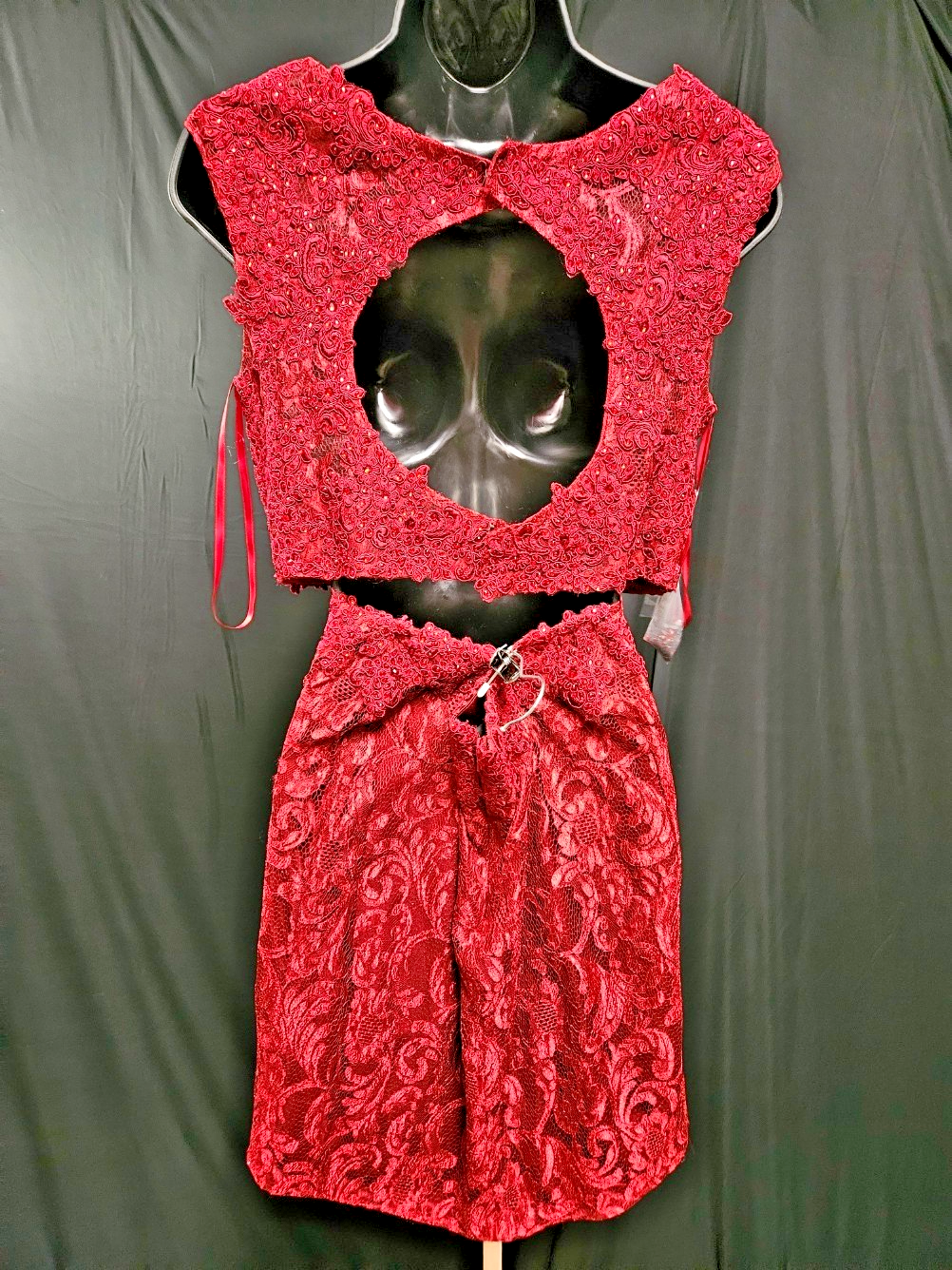 VINTAGE 2-PIECE CLARISSE SZ 10 FORMAL RED LACE/ SEQUINE MINI DRESS DISPLAY MODEL