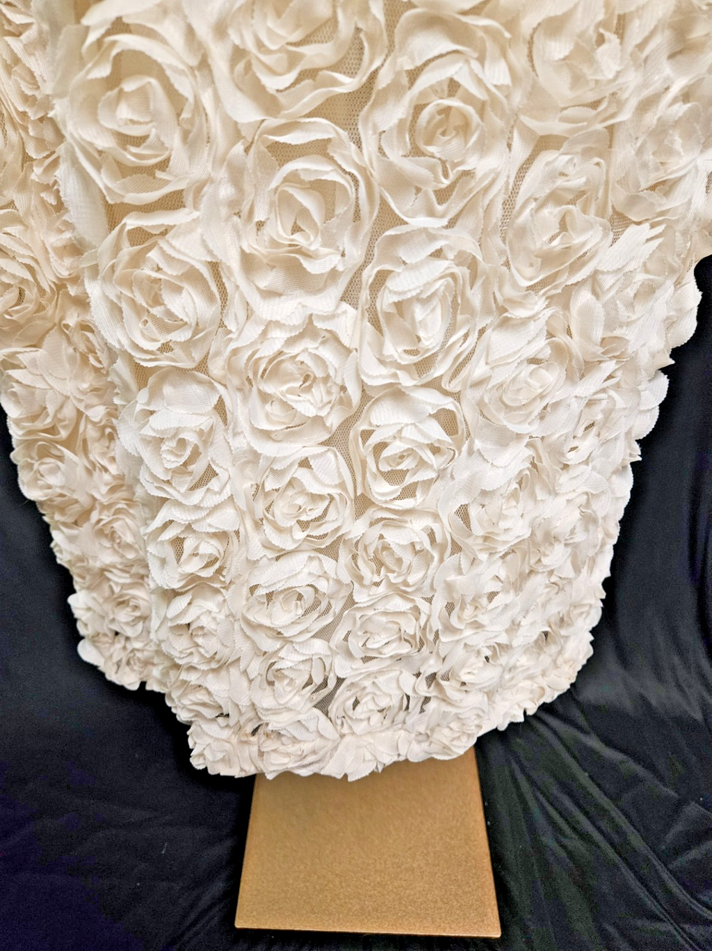 SHEIN LONG BEIGE ROSE FLORAL JACQUARD SLIM FIT GOWN SIZE LARGE SCOOP NECKLINE