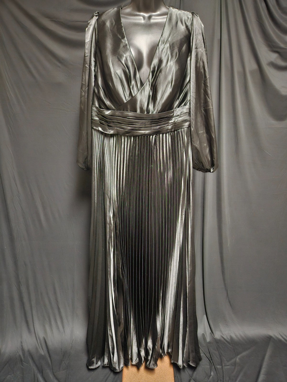 BEAUTIFUL WOMEN SZ 20 BLACK SATIN PLEATED/CORSET FORMAL GOWN NWT