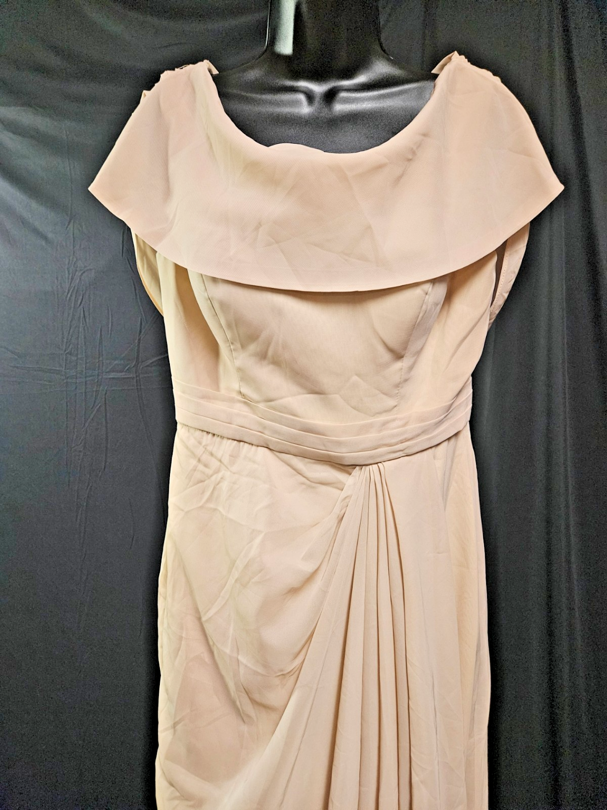 LADIES SIZE 12 CREAM CHIFFONMATT SATIN  FORMAL/PROM SCOOP BACK FLOWING ZIP GOWN