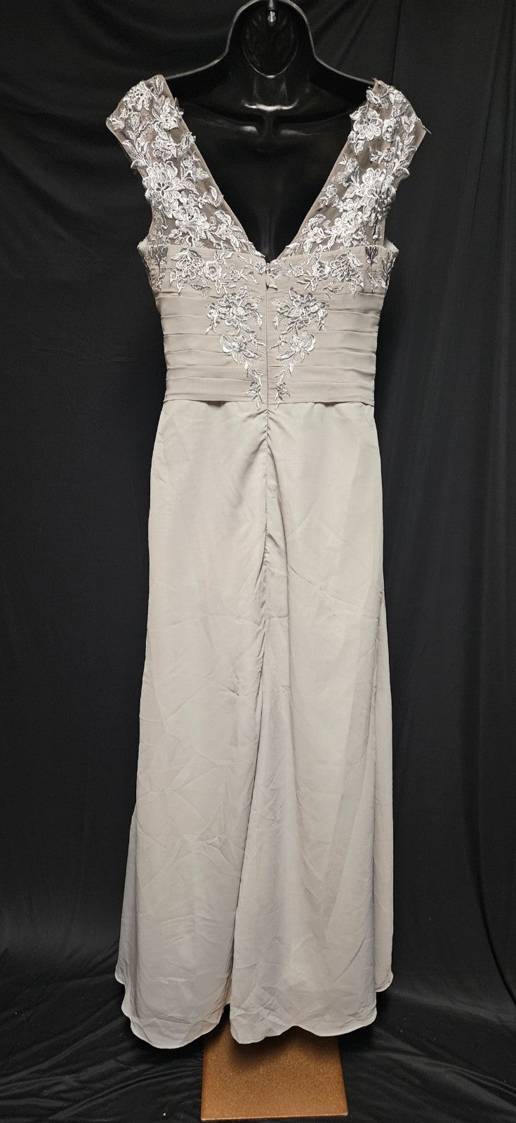 WOMEN'S SIZE 6 SILVER & LACE CHIFFON ZIP FORMAL/PROM GOWN USED 1X