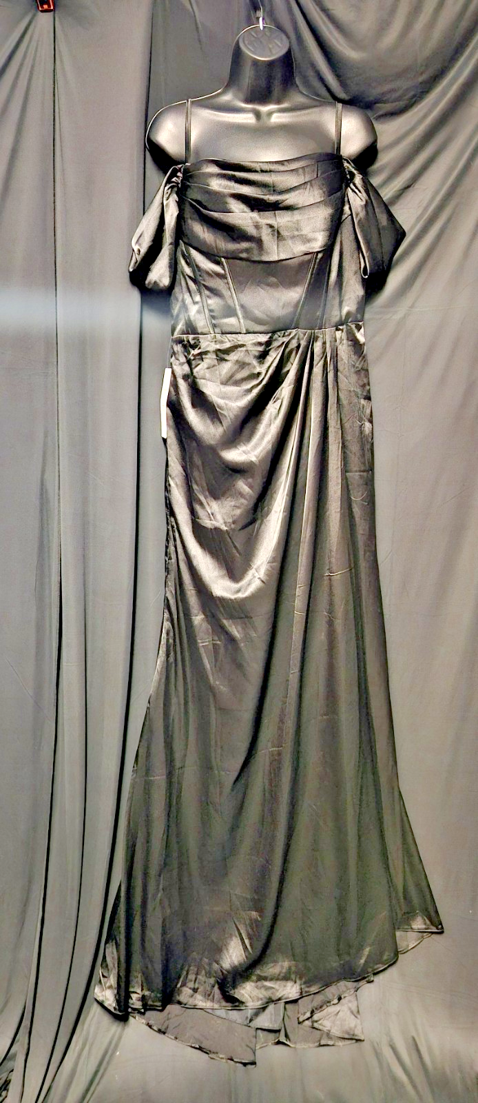 GORGEOUS BLACK SATIN OFF THE SHOULDER EVENING GOWN SIZE 10/12 PROM/FORMAL NWT