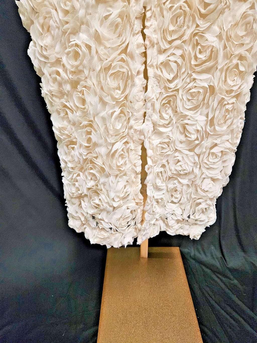 SHEIN LONG BEIGE ROSE FLORAL JACQUARD SLIM FIT GOWN SIZE LARGE SCOOP NECKLINE