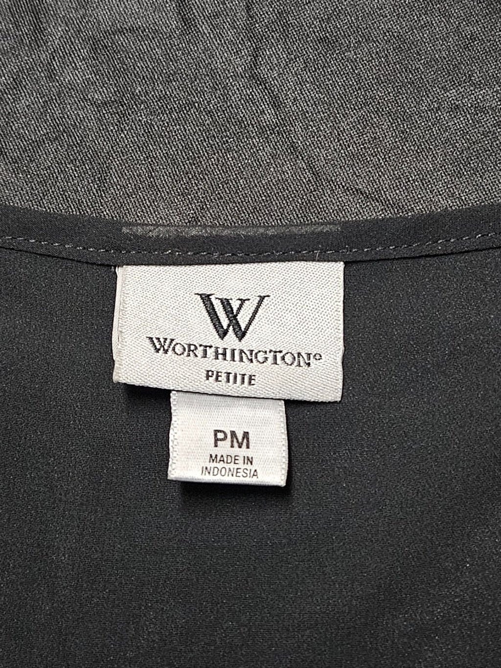 WOMEN'S SIZE PM WORTHINGTON 2 PIECE DRESS SHIRT IN GREAT CONDITION