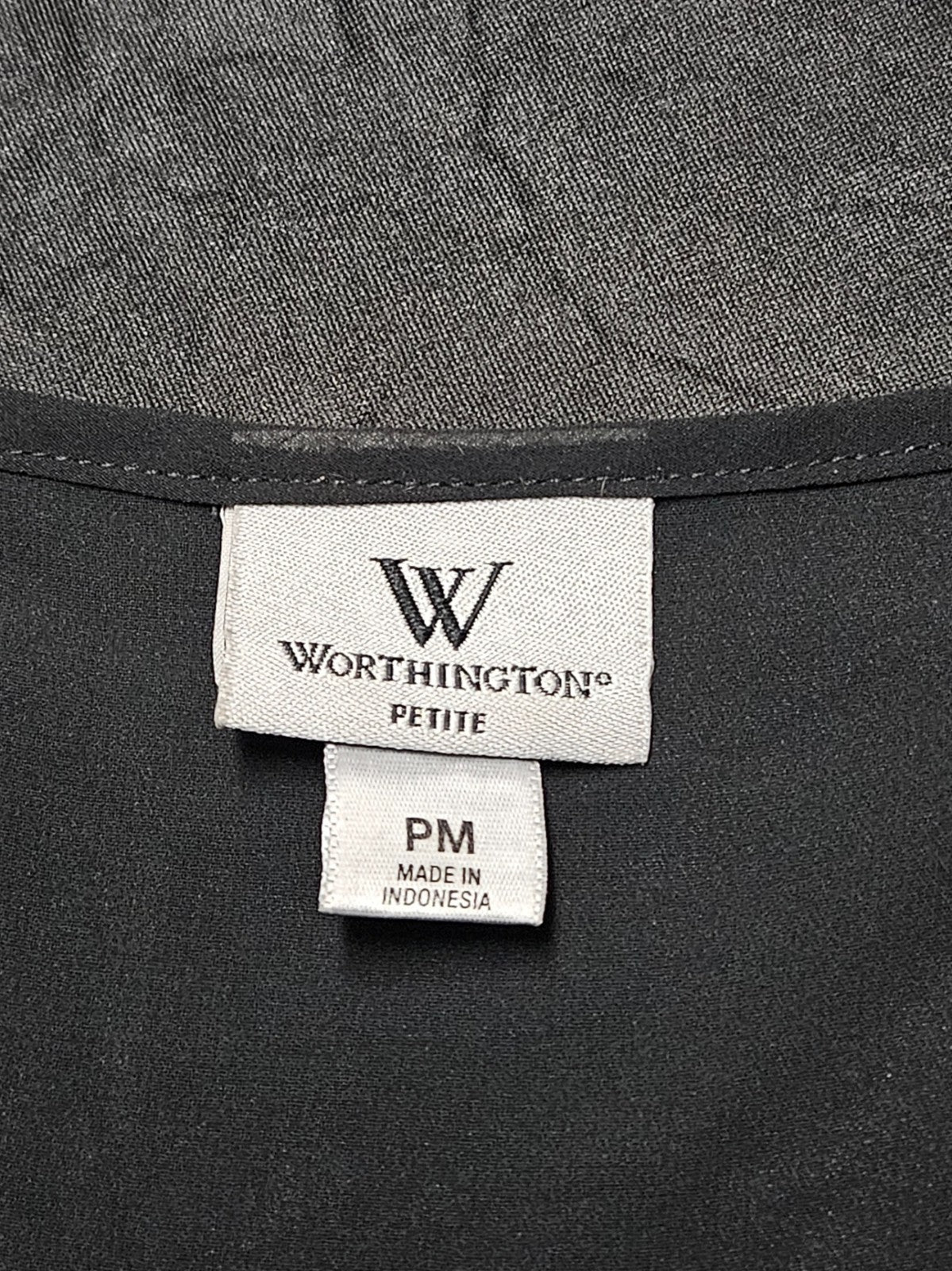 WOMEN'S SIZE PM WORTHINGTON 2 PIECE DRESS SHIRT IN GREAT CONDITION