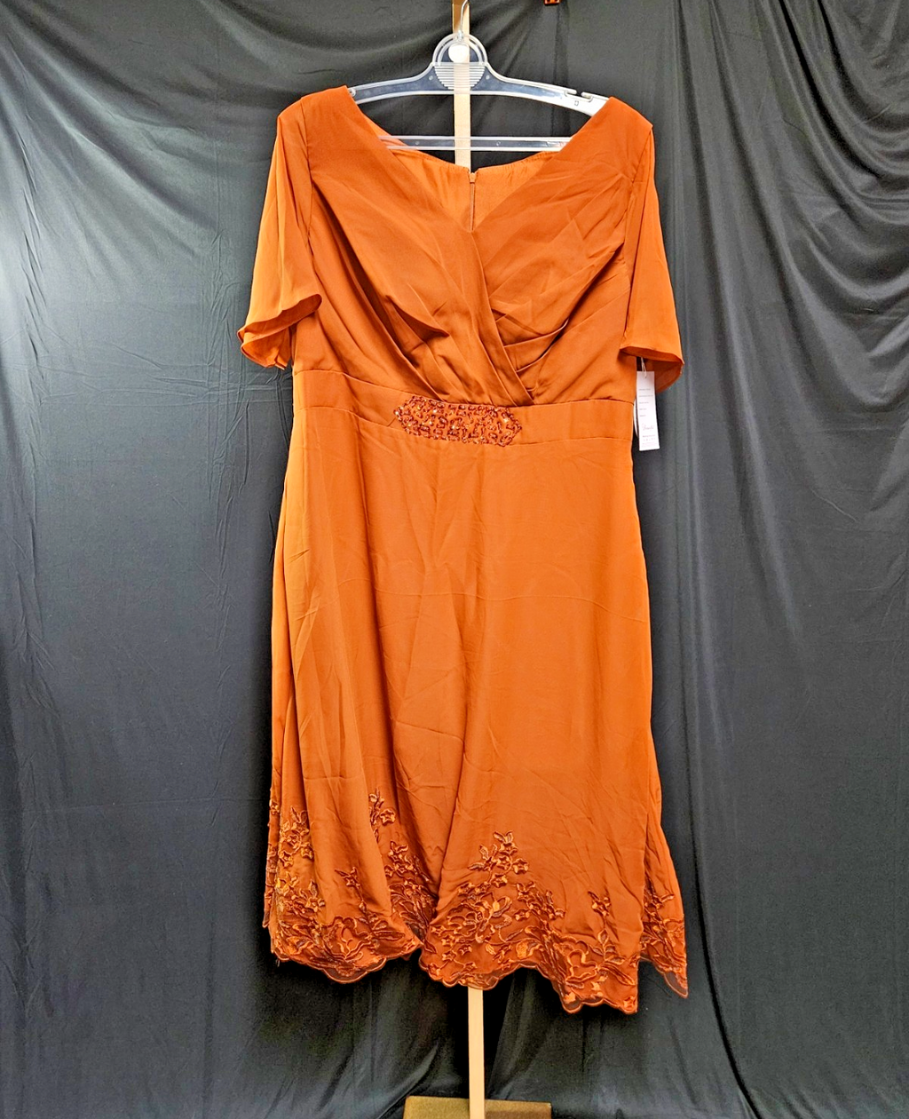WOMEN'S SIZE 18 CINNAMON CHIFFON BEAD & EMBROIDER MAXI GOWN FORMAL/PROM NWT