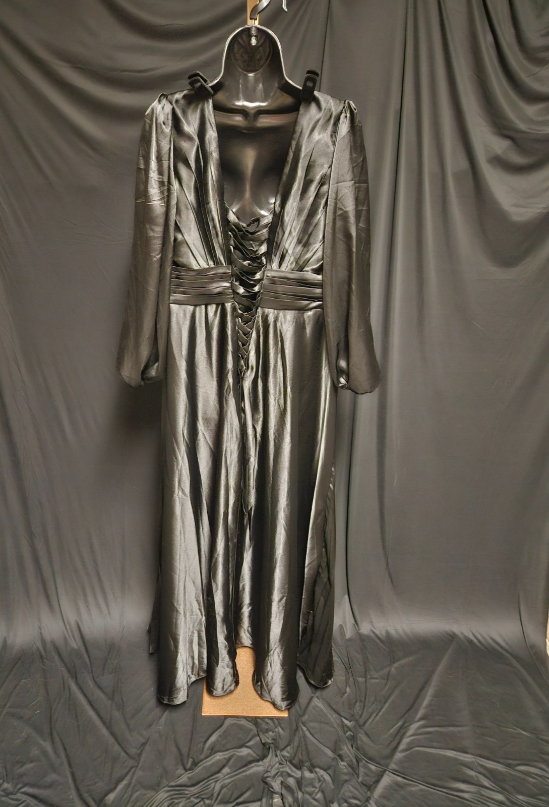 BEAUTIFUL WOMEN SZ 20 BLACK SATIN PLEATED/CORSET FORMAL GOWN NWT