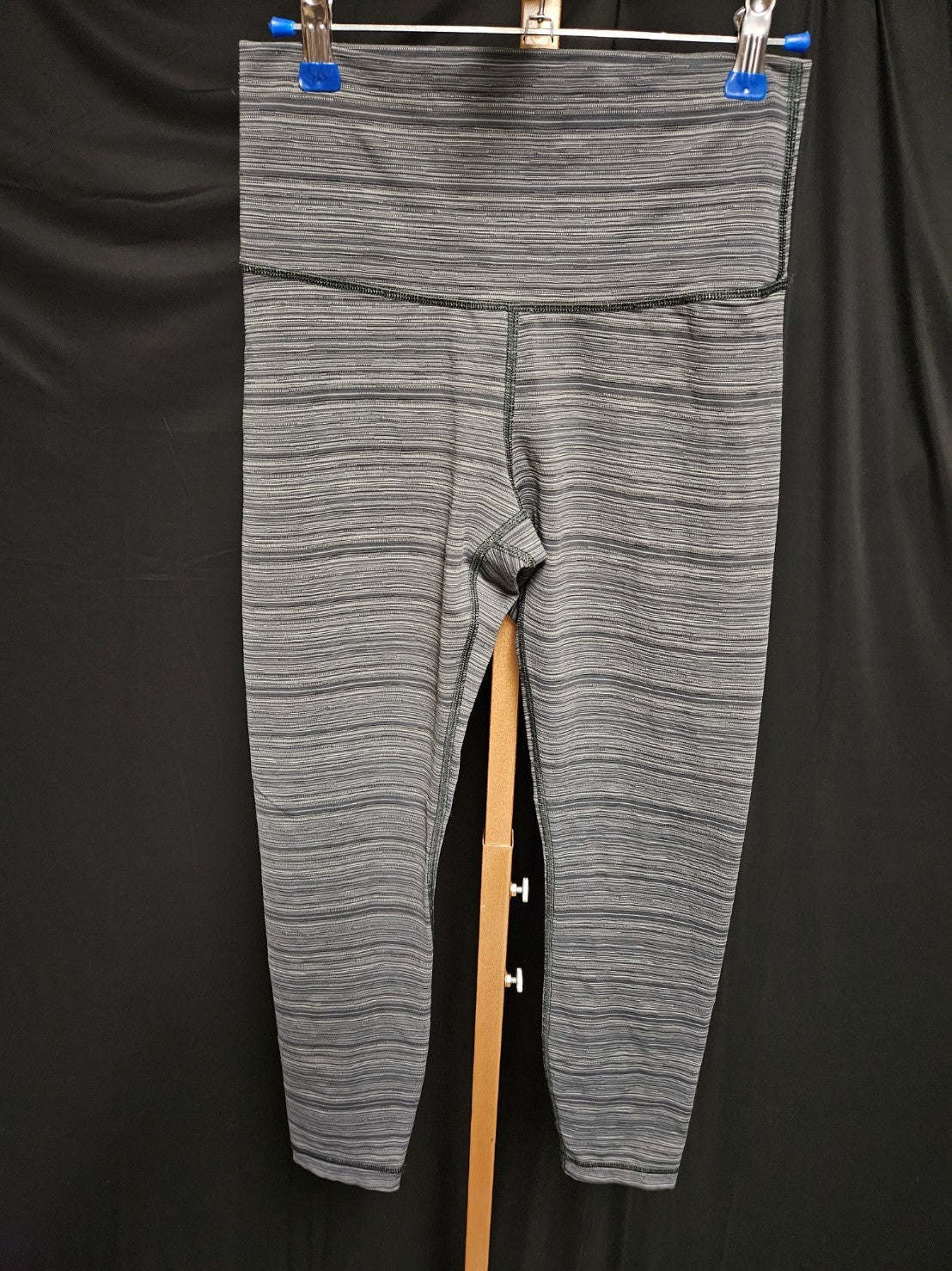 LULULEMON SIZE 6  HEATHERED BLACK/WHITE STRIPED HIGH WAISTED LEGGINGS