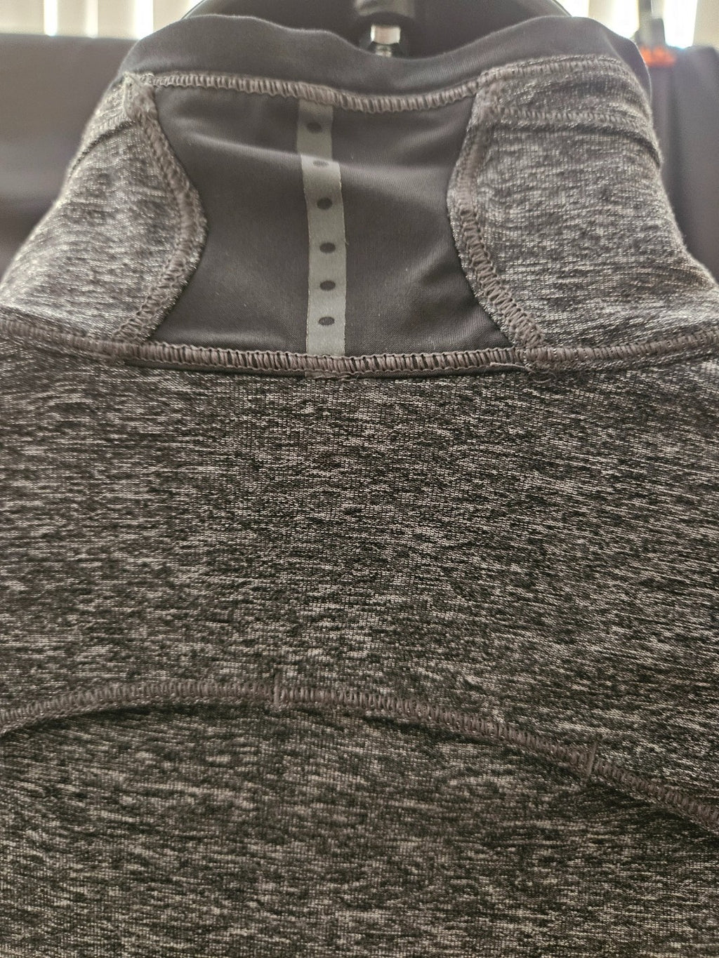 LULULEMON ATHLETICA SZ 4 GRAY/BLACK 1/4 ZIP PULLOVER