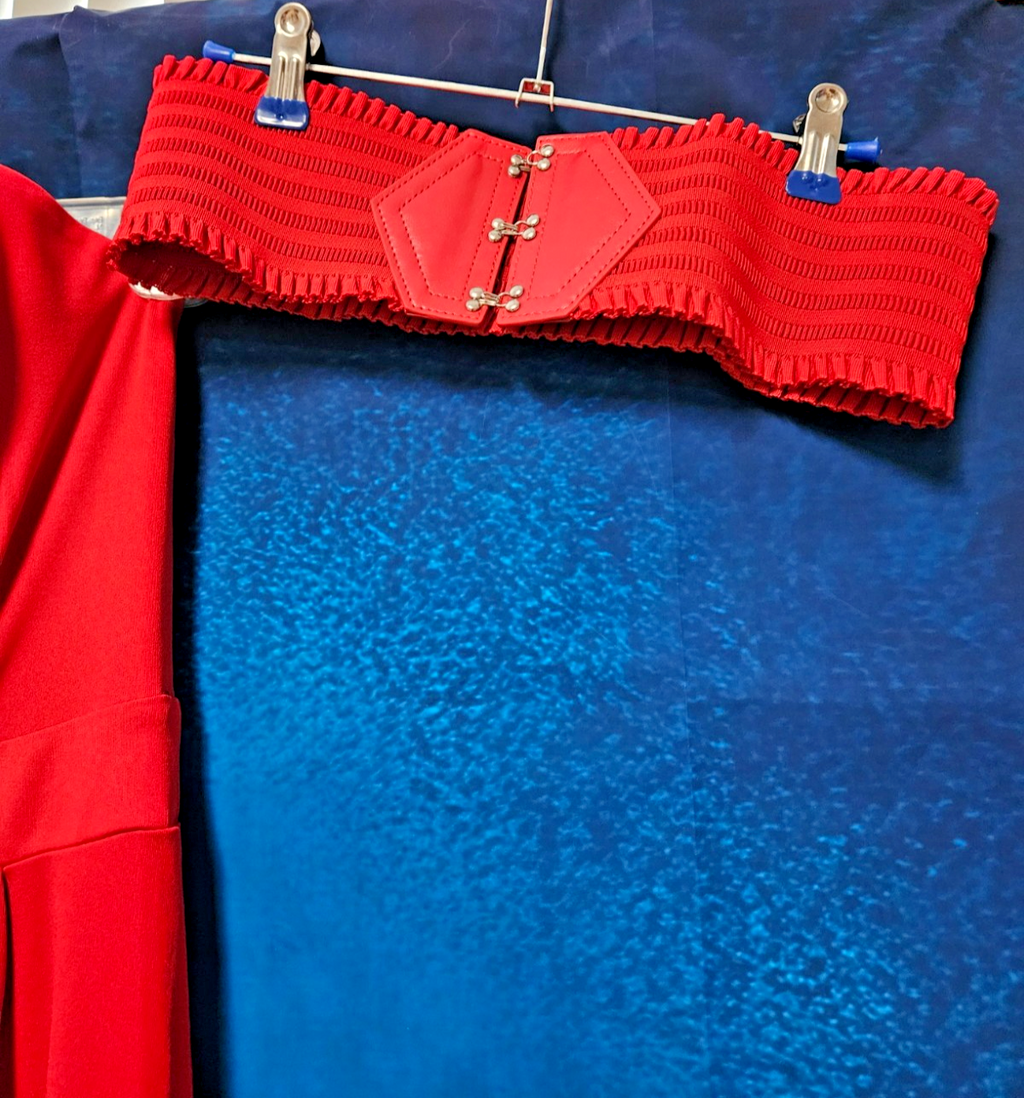 WOMEN'S SIZE MEDIUM RED STRAPLESS JUMPSUIT & BELT NWOT